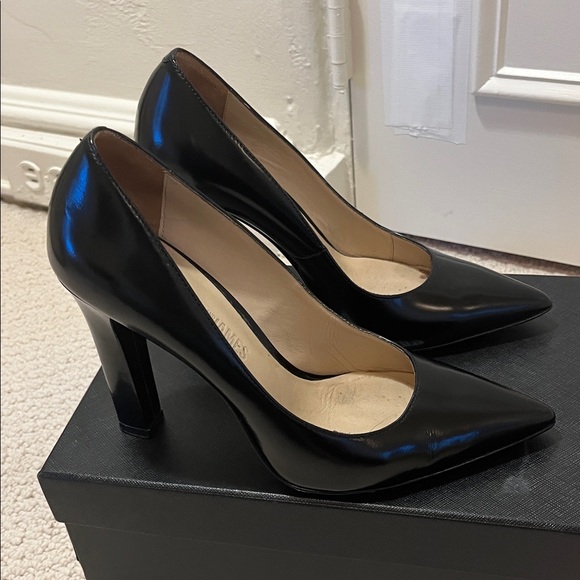 Beautiful Elizabeth and James Black Heels - Picture 4 of 4
